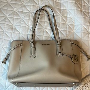 Michael Kors Voyager Leather Tote Bag - Medium